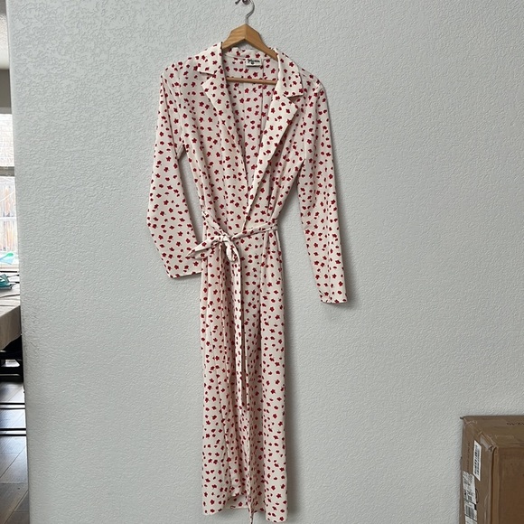 Show Me Your Mumu Wrap Robe Dress Floral Red and White size Small - Picture 6 of 10